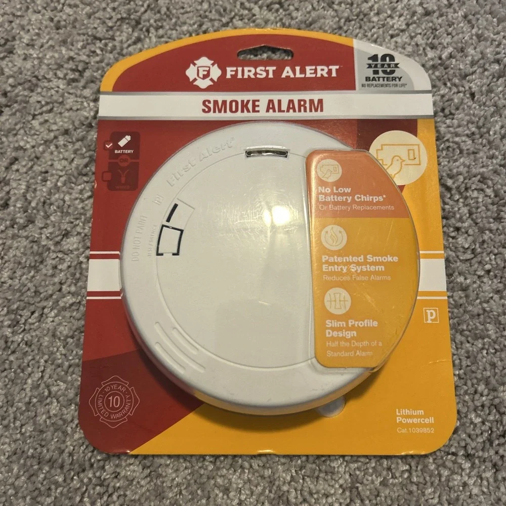 First Alert Smoke Detector Alarm Slim Profile Design 10-Year battery NEW SEALED
